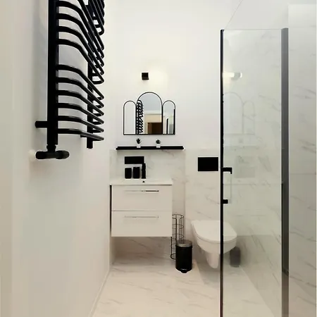 Roomy Lobzowska Street Apartmán