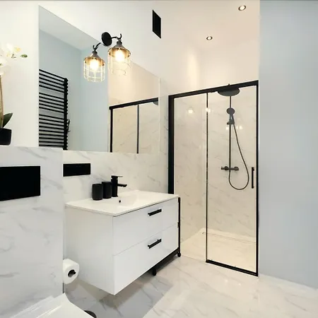 Roomy Lobzowska Street Apartman *