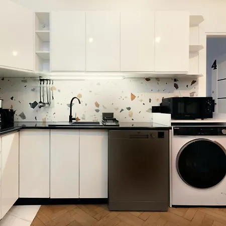 Roomy Lobzowska Street *