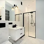 Roomy Lobzowska Street Appartamento *