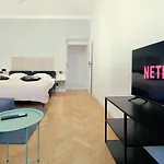 Roomy Lobzowska Street Appartamento