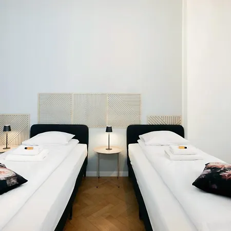 Roomy Lobzowska Street Apartment *