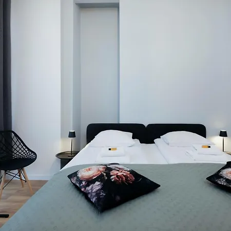 Roomy Lobzowska Street Apartment Krakow