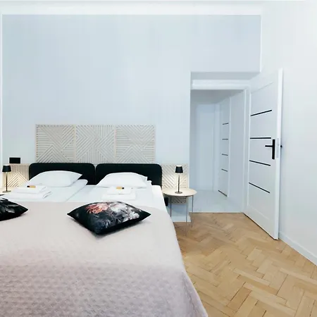 Roomy Lobzowska Street *